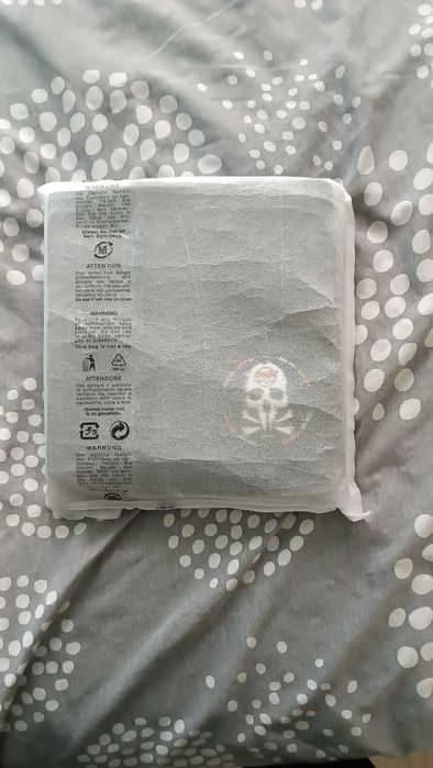 Playstation 4 с два джойстика и осем игри