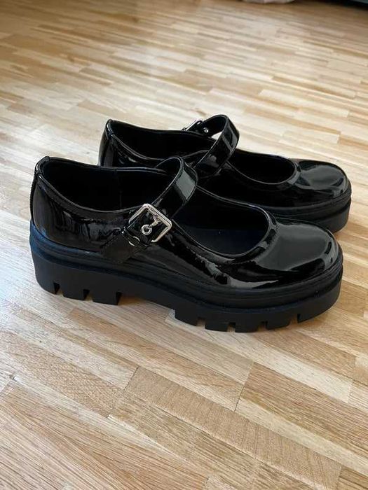 Pantofi cu toc înalt negri NOI