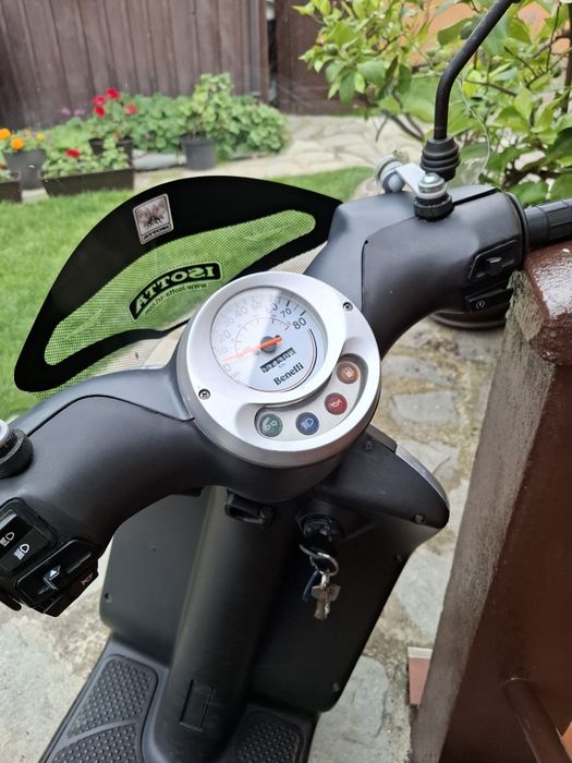 Vand scooter 50 cc ( 80 cc), 2 timpi,  unic propietar, km. 9400,  ITP
