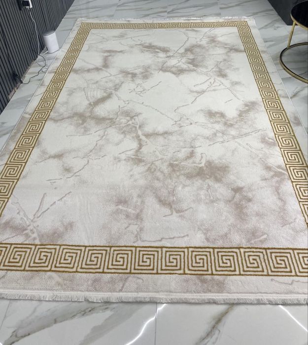 Килим-бял с златно