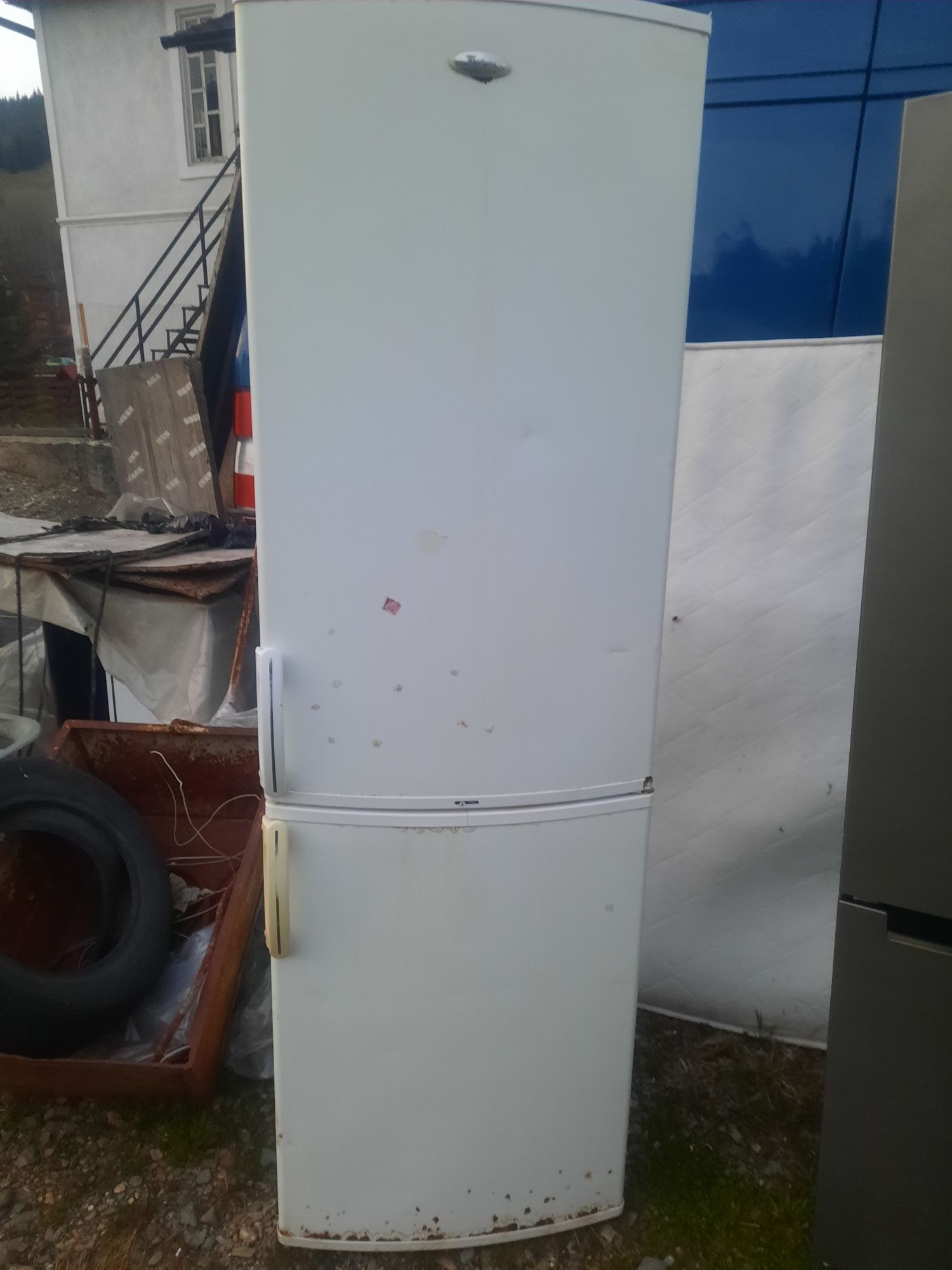 Combina frigorifica wirphool cu frigider si congelator 3 sertare