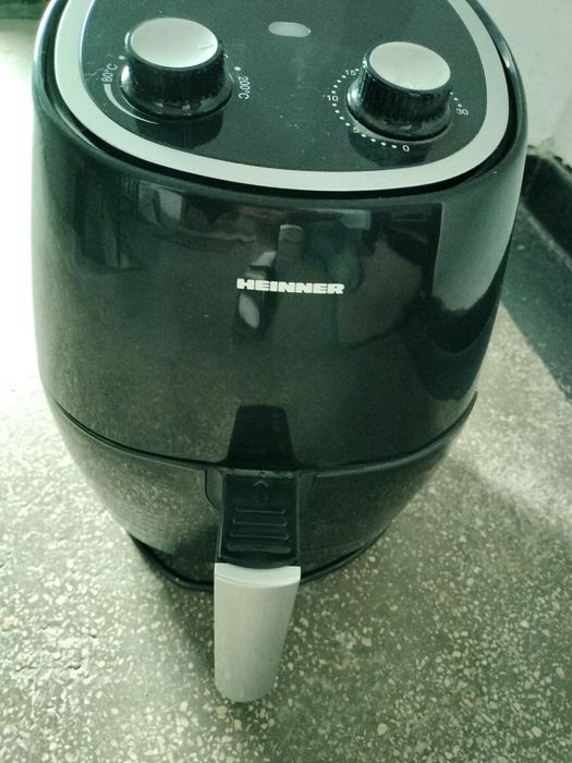 Vând aparat de cafea ptr capsule și aparat de fiert în aburi