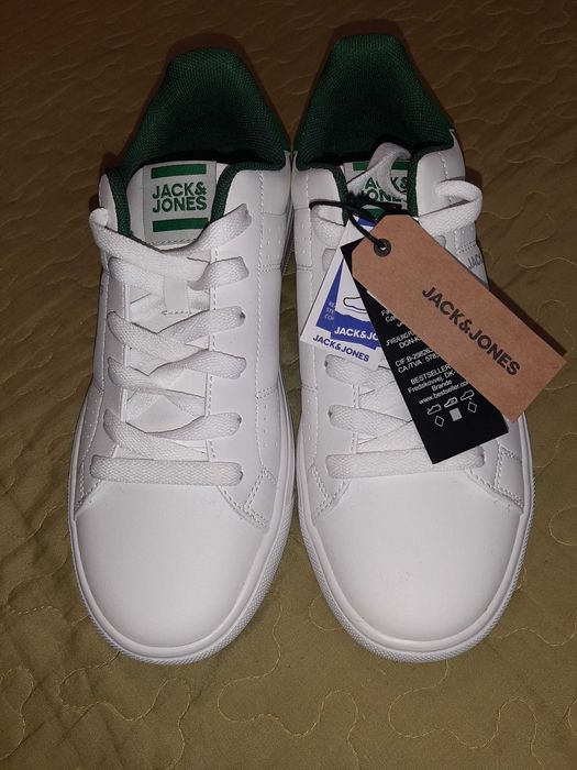 Чисто нови маратонки