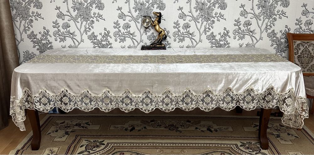 Стол для гостиной