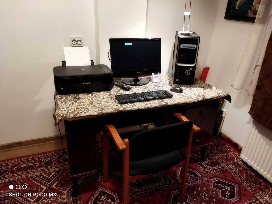 Vand birou cu trei sertare.,etajere si consola