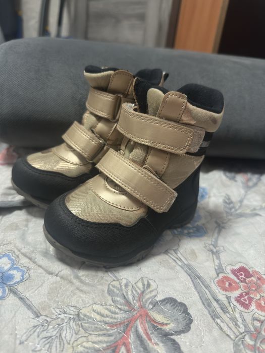 Продам зимние сапожки на девочку