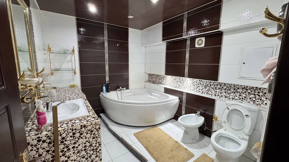 Продаётся 4 ком; 90м2 Ц-5 ор-р: на Небе, Gentlemen’s pub