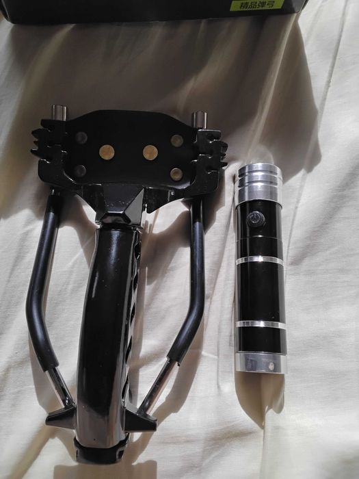 Prastie de vanatoare profesionala cu lumina laser,3 benzi,100 bile,nou