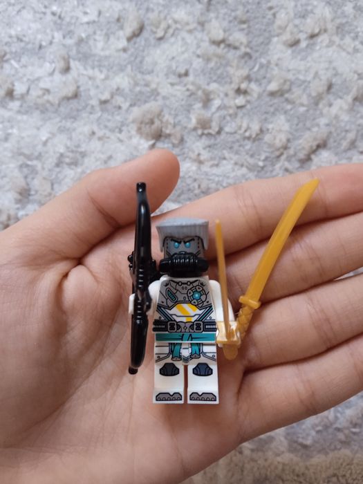Минифигурка зейна и корабль