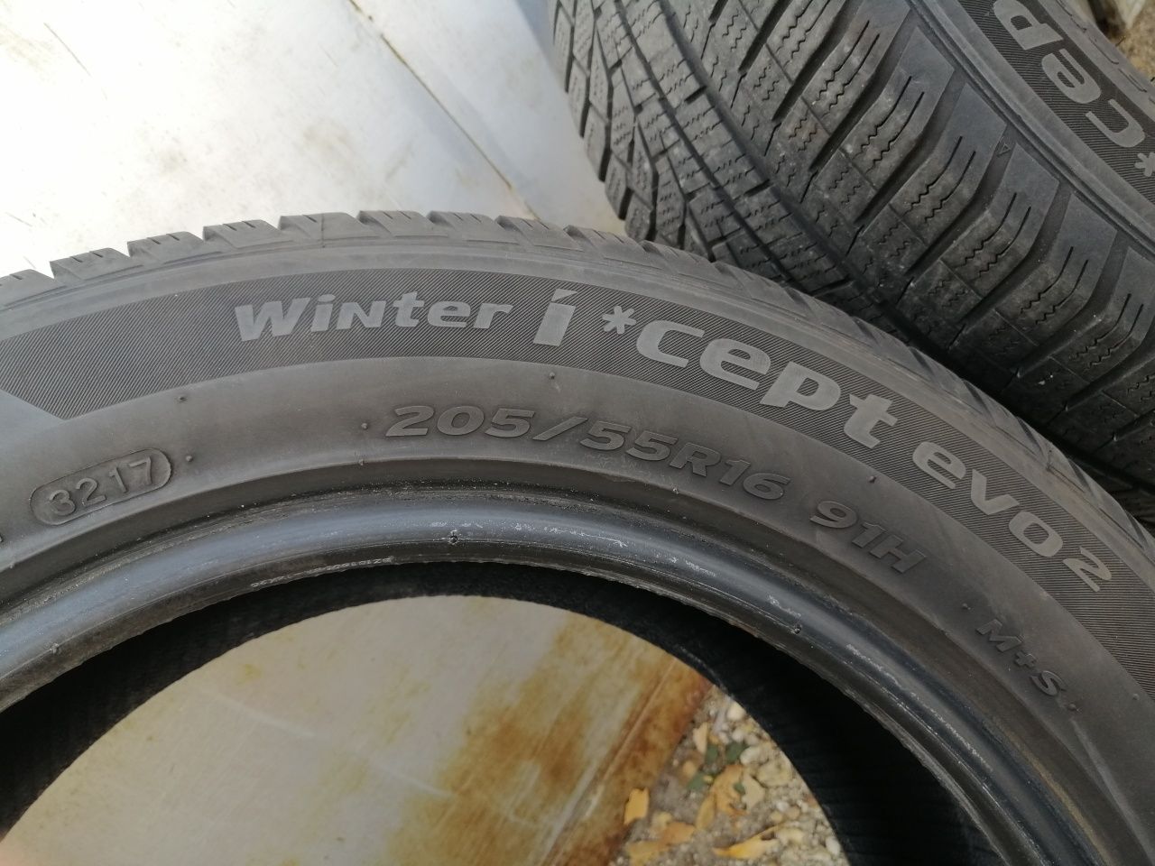 Hankook
WiNter i*cept evo2