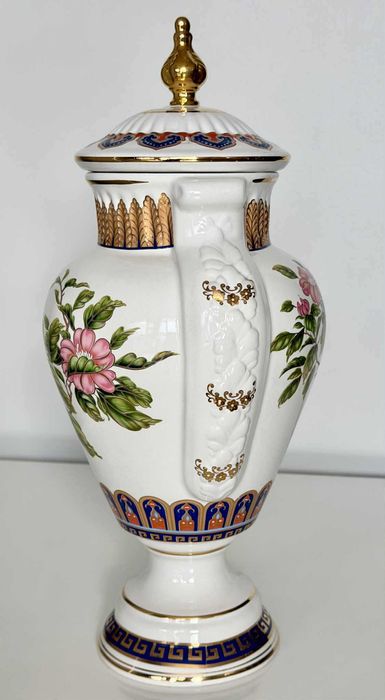 Винтидж порцеланова амфора / ваза с капак