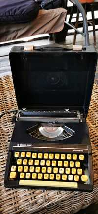 Mașina de scris portabilă anii 70