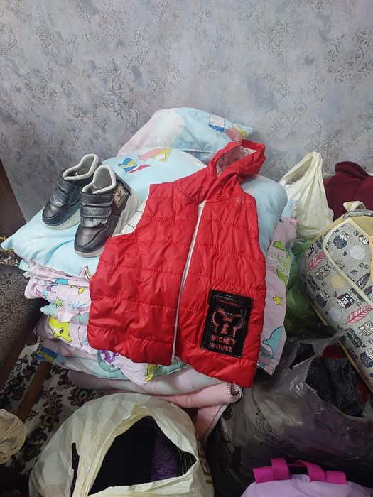 Detiski kiyimla bor 1 ta salafan kotalaniki