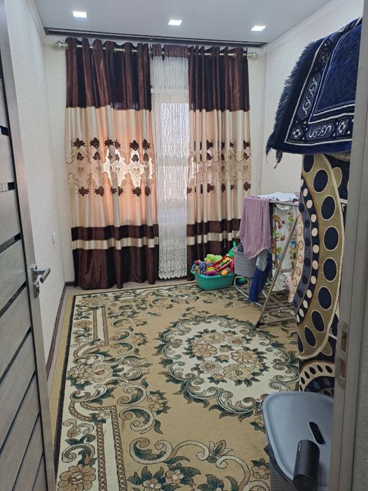 Тезда 3 хонали квартира сотилади.