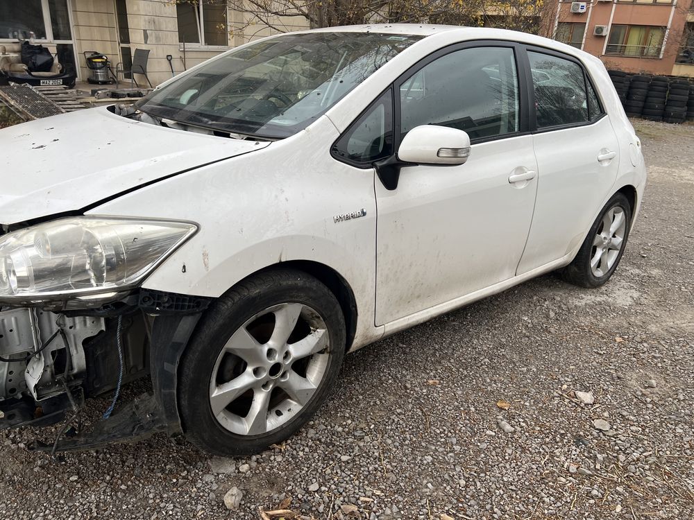 Toyota Auris 1.8 Hybrid Facelift НА ЧАСТИ