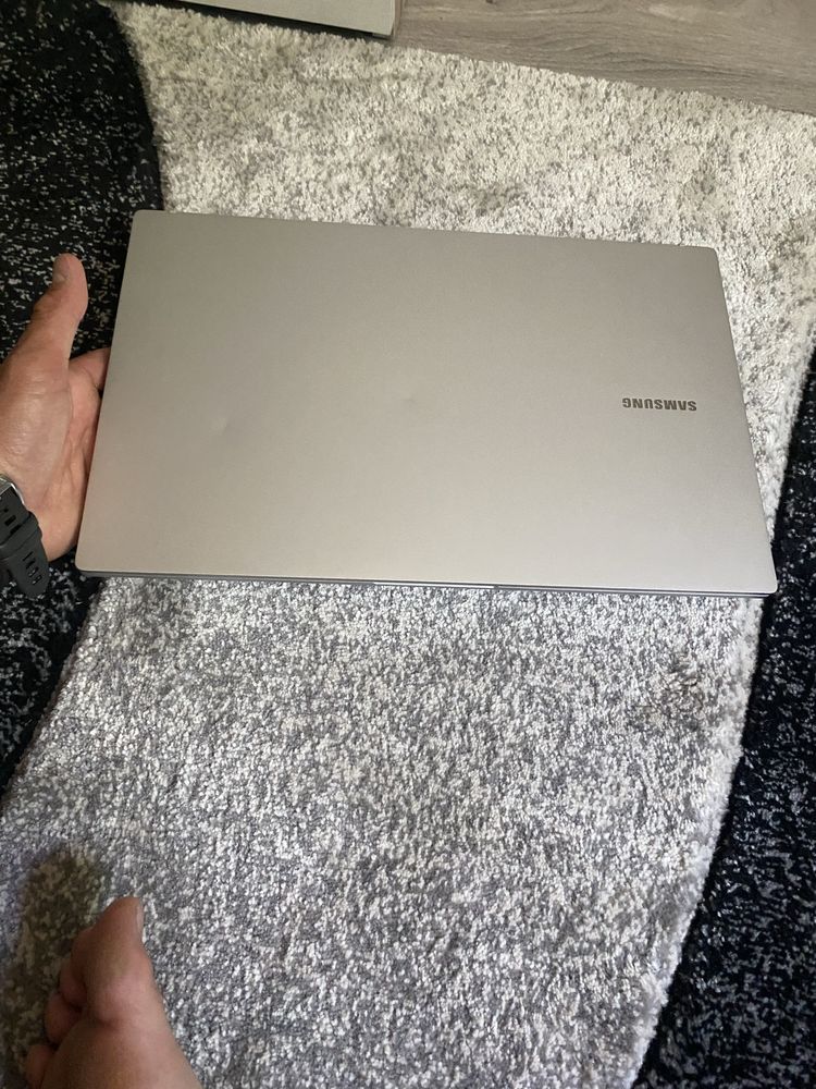 Vand laptop Samsung book 2