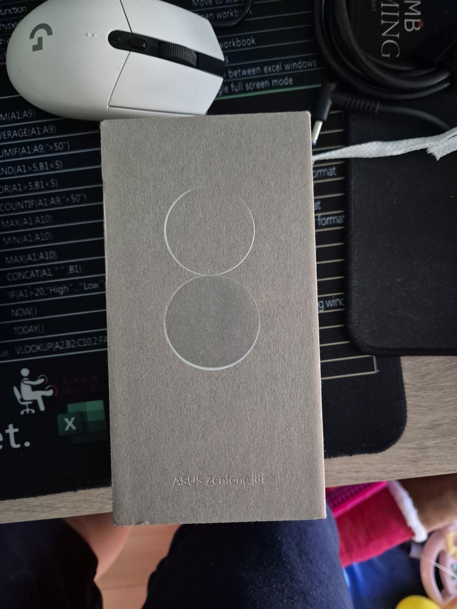 Продавам asus ZenFone 8 256gb