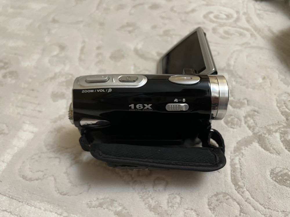 Digital video camera