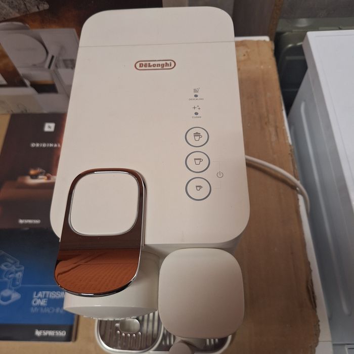 Кафе машина Nespresso Delonghi Lattissima One