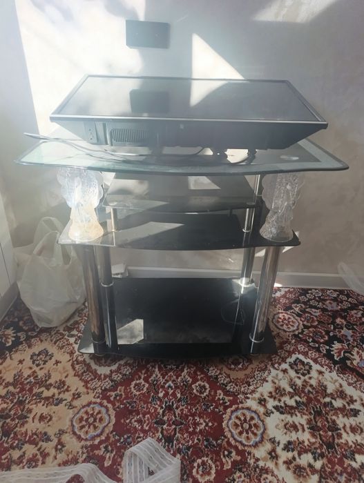 Подставка и телевизор