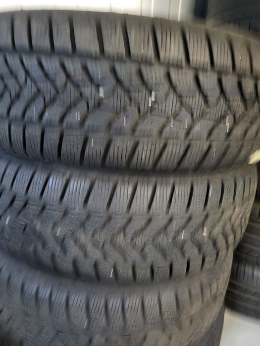 2 бр зимни 225/65/17 Dunlop