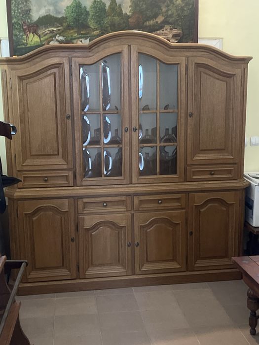 Оргинален салоненбюфет с витраж!