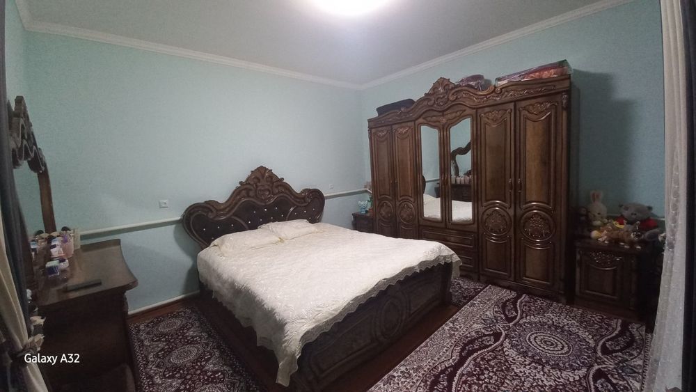 Hovli uy sotiladi