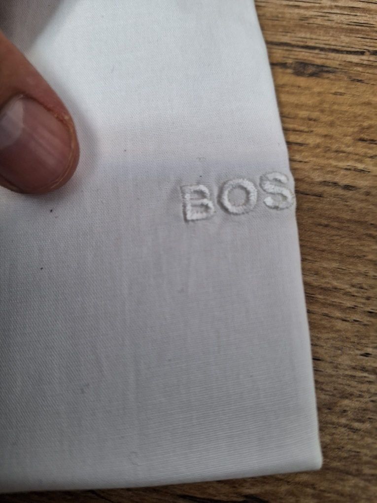 Cămașă Hugo Boss calitate superioara.