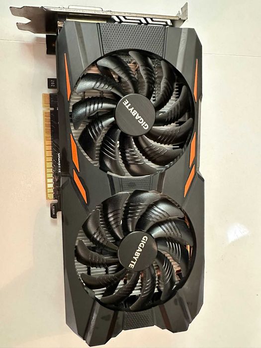 Vand  PC  I5 Nvidia 1050