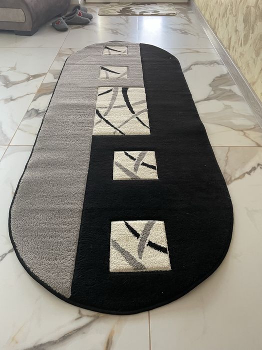 Covor gri,negru si alb, 2 m lungime/ 80 cm latime