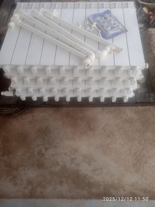 Радиаторы отопления алюминиевые  Б/у комплект четыре штуки по десять с