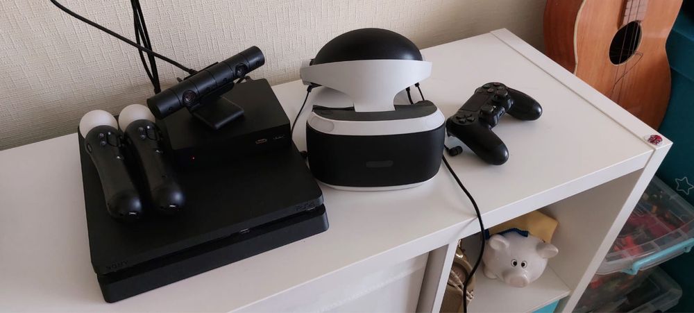 Play Station 4 комплект:VR, 2 move, 11 дисков.
