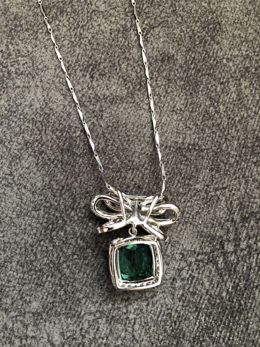 Vand piesa din pietre si metal pretios