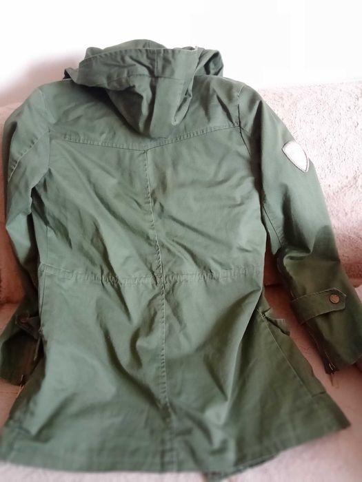 Яке есенно -пролетно.Женско.