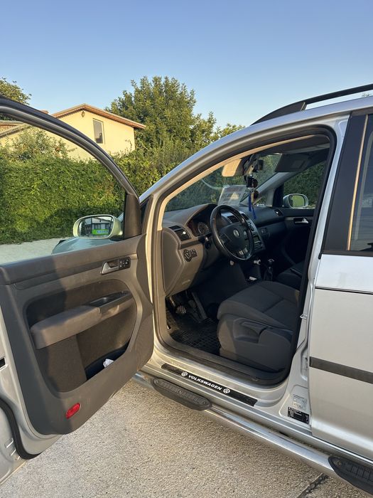 Volkswagen Touran 7 locuri, 1.9 TDI, 2009