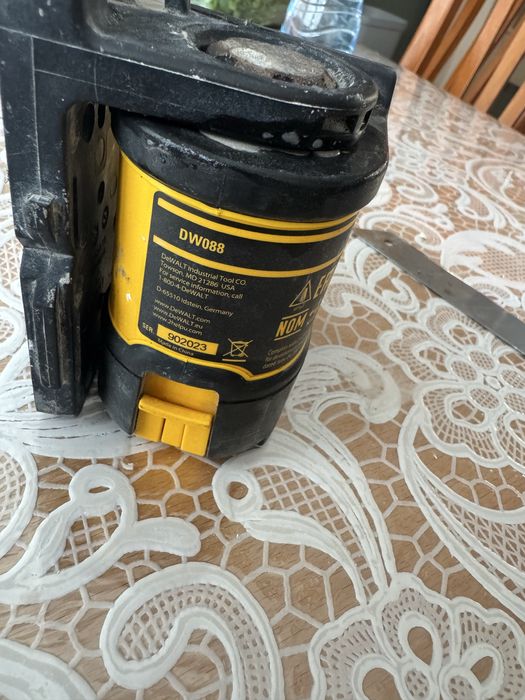 Dewalt dw088 лазерен  нивелир