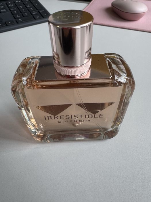 Vand parfum femei nou original Givenchy