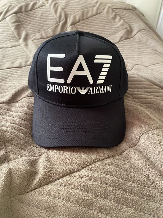 Продам кепку новая не подашла размером EA7 Puma