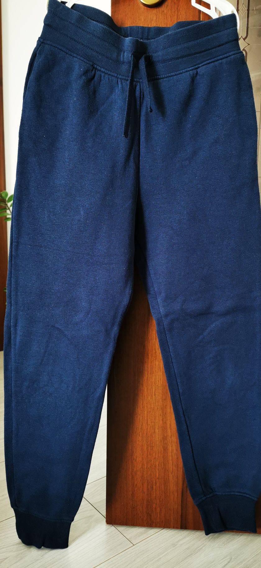 Pantaloni trening 134-140