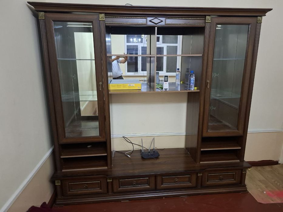 Хитой стенка сотилади