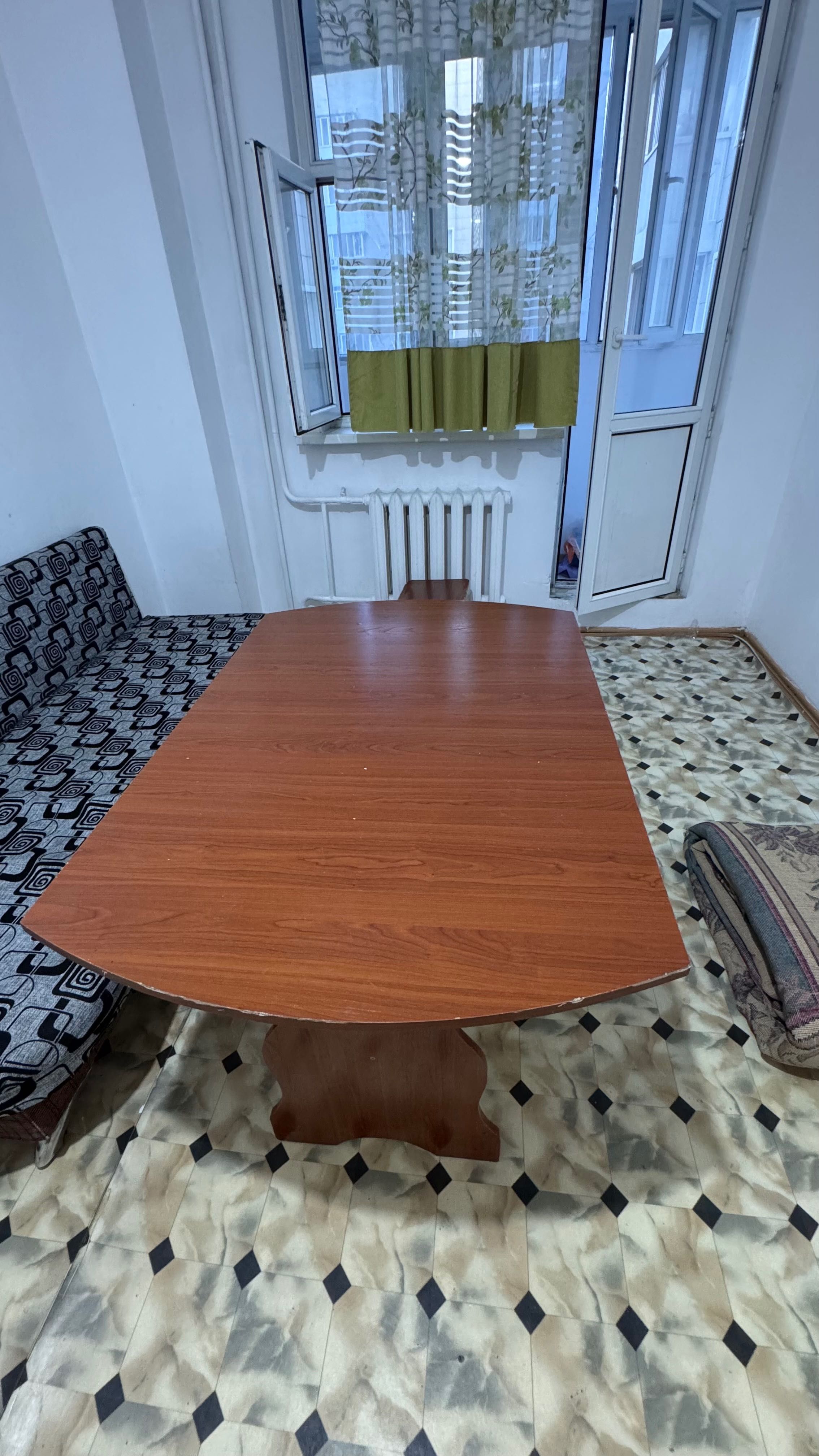 Продам кухонный стол и диван-тахта