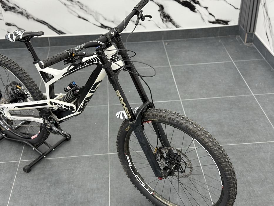 YT Tues CF Carbon 2018 ML 1x10 Shimano Zee