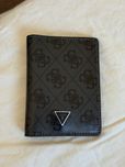 Нов автентичен черен кожен портфейл Guess