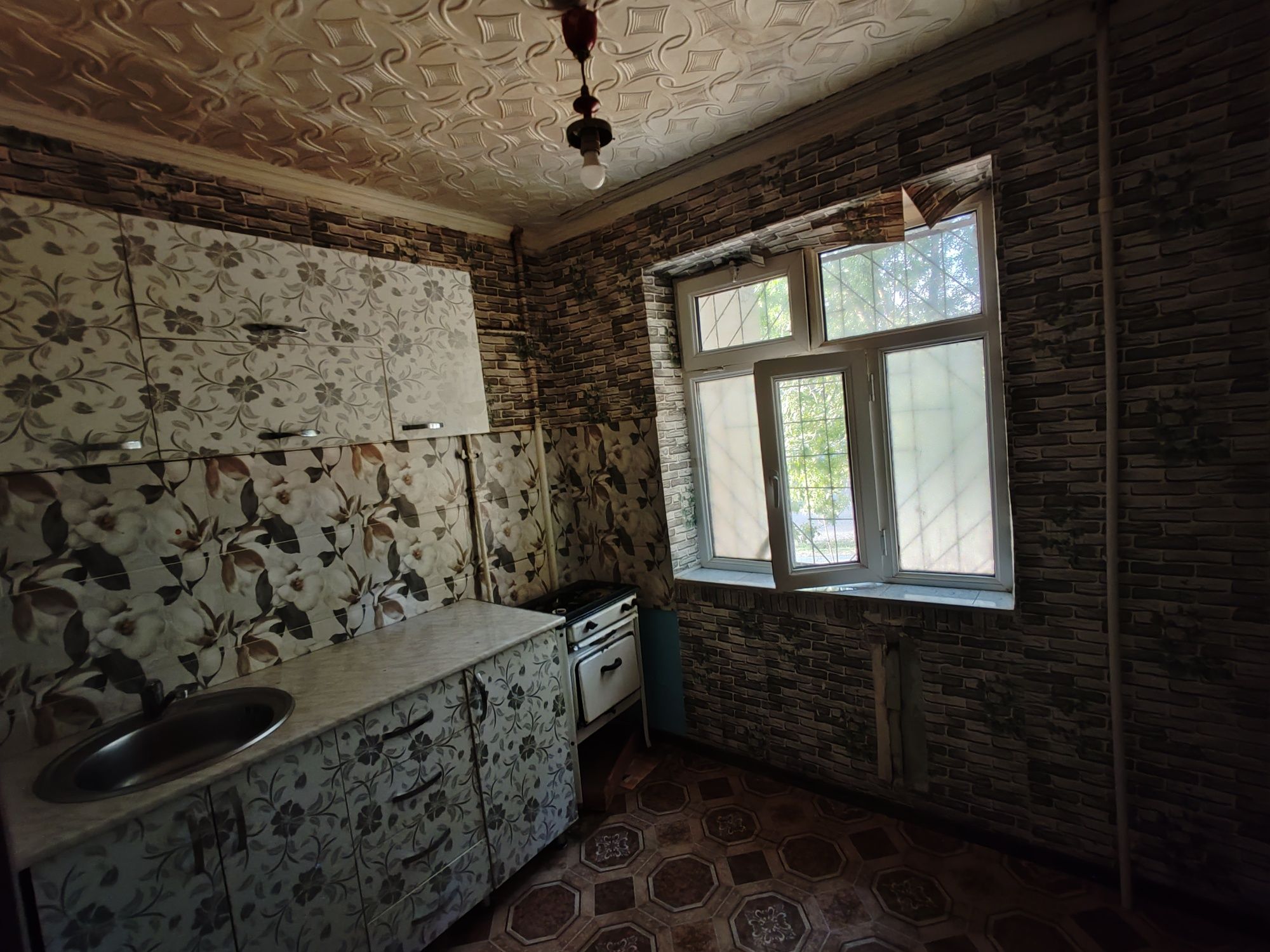 1 хонали квартира  ижарага берилади. 1 микрорайон (октябрда)