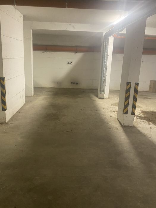 Парко място под наем ул Ак Ал Сахаров 19