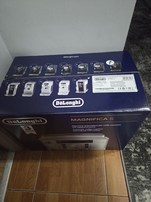Vând espresor delonghi magnifica S nou
