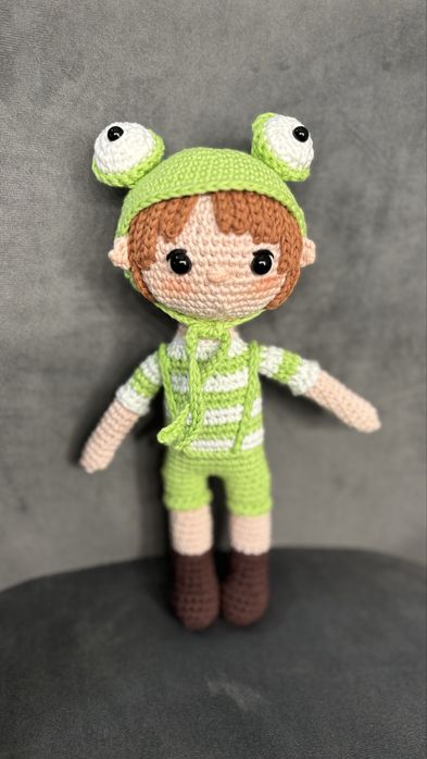 Плетена играчка Арти с жабешката шапка
