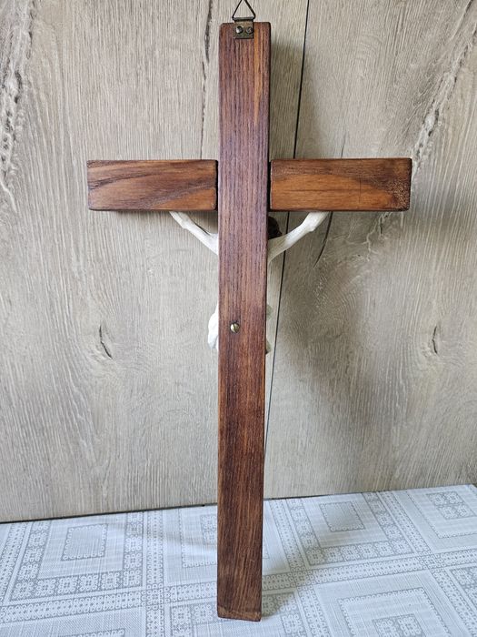 Crucifix din lemn natural ( inclusiv Iisus)