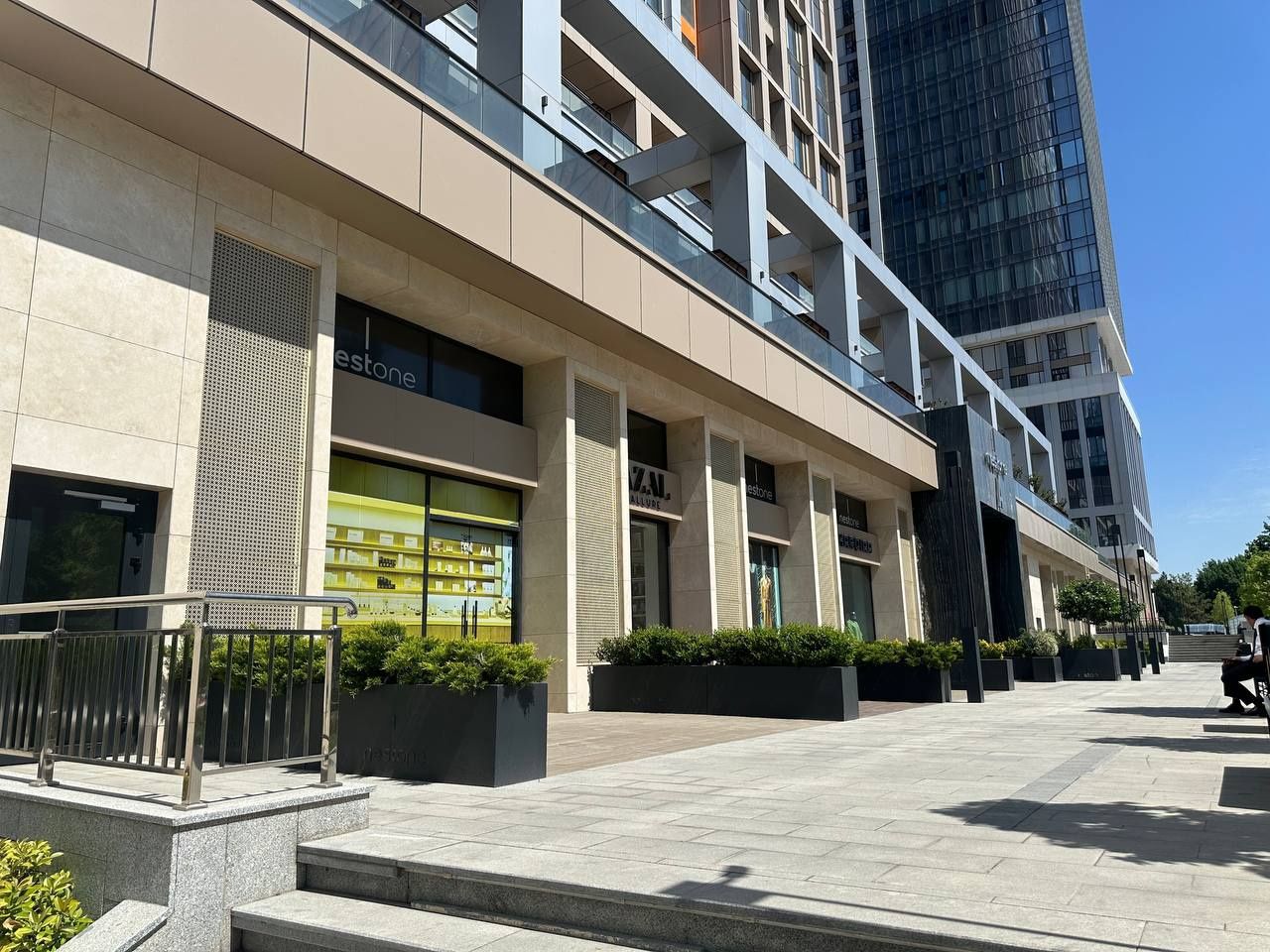 Аренда Коммерческого помещение в Nest one, 100кв.м , вид на Hilton