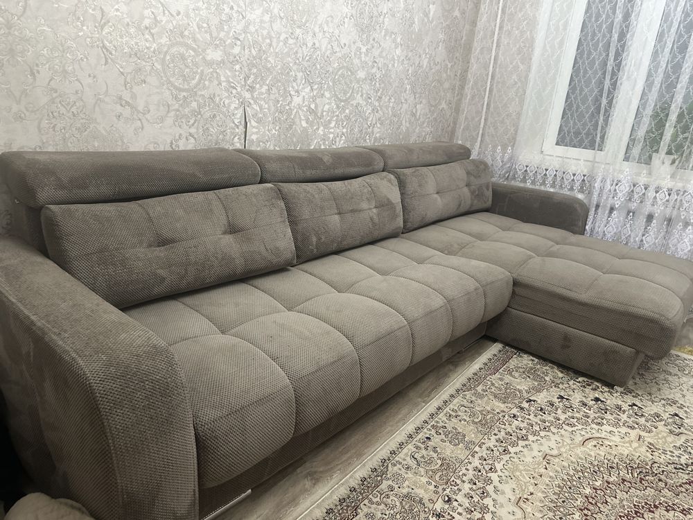Продам диван угловой.